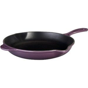 Gorgeous Le Creuset Classic Skillet #26 in cassis. Like new condition.